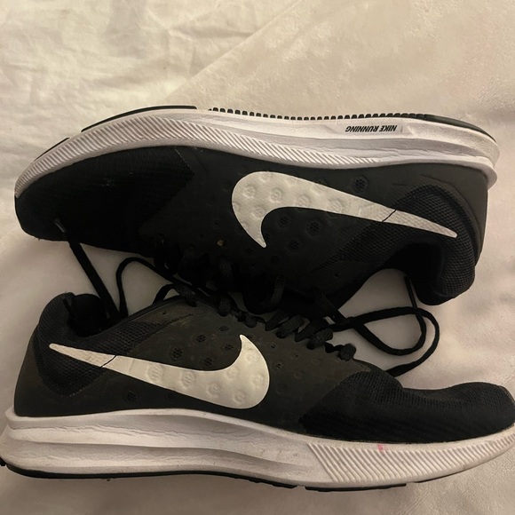 Nike Dual-Tone Black and White Running Shoes - Picture 1 of 2